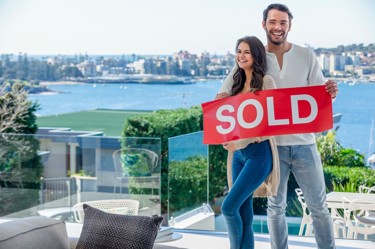Young expat couple purchasing a home in Sydney, Australia